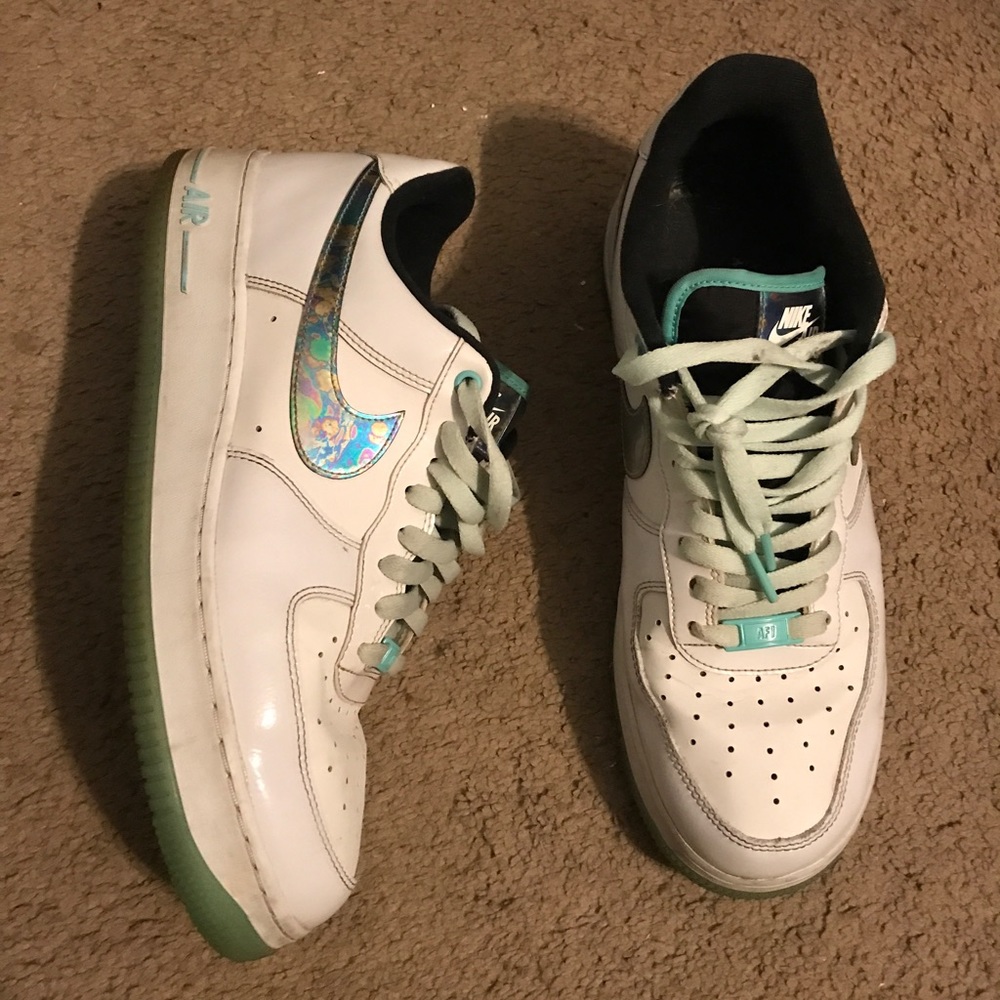 Airforce 1s +a new r shirt